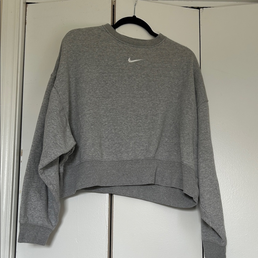 Nike Heather Gray Cropped Sweatshirt. Size small.